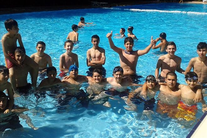 Kur´an Kursu öğrencileri yüzme havuzunda