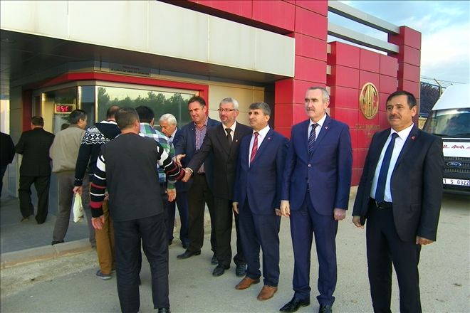İşçileri kapıda karşıladılar