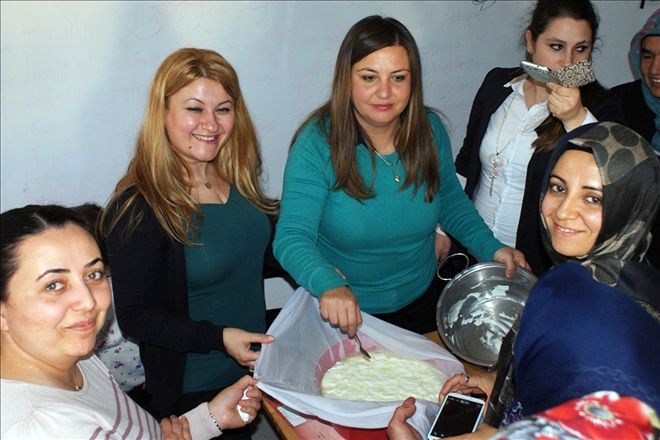 Peynir yapmanın püf noktasını öğrendiler