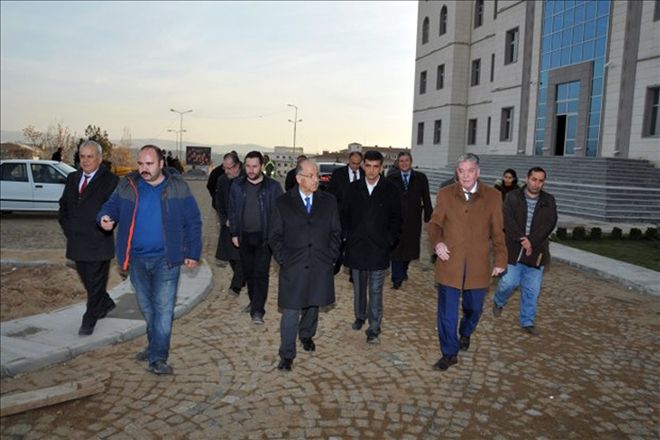 Vali, konak inşaatını gezdi