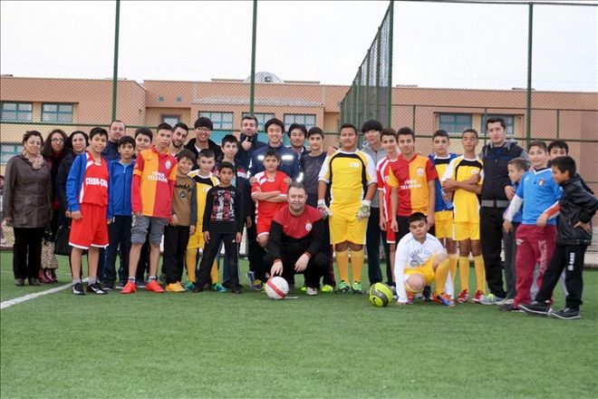 Kimsesiz çocuklara futbol morali
