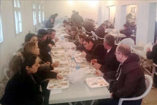 Vefat eden muhtar için taziye yemeği