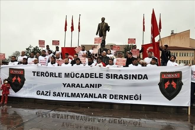 Dağdan inenlere bilezik takılıyor, bize randevu verilmiyor