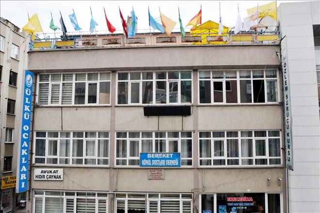 16 Türk devletinin bayrağı dalgalanıyor