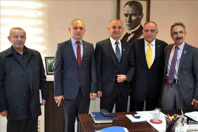  Gerekirse yakalarına yapışırım