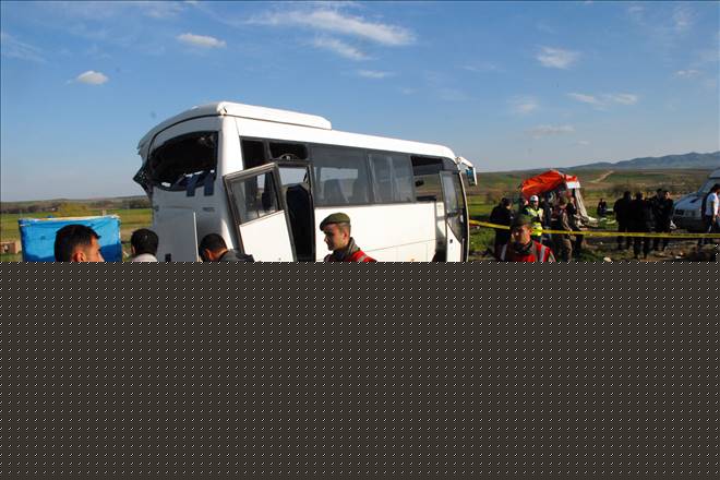 Ceza infaz memurları kaza yaptı: 1 ölü, 10 yaralı