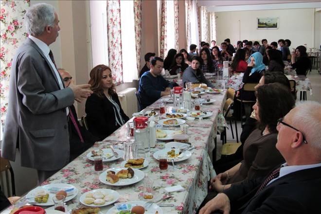 Kahvaltı konuğu Rektör Yıldız oldu