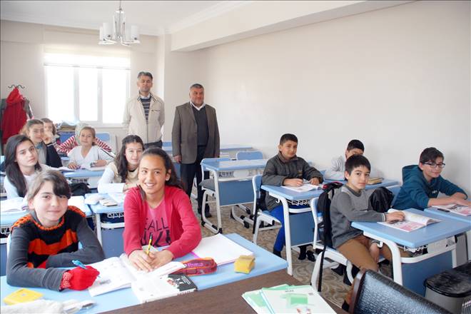 Çocuğun yüzündeki tebessüm tüm dünyaya bedel