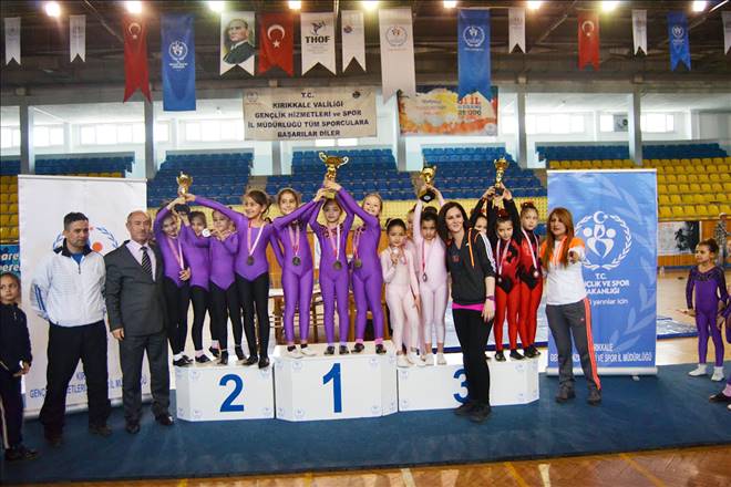 Geleceğin jimnastikçileri göz kamaştırdı