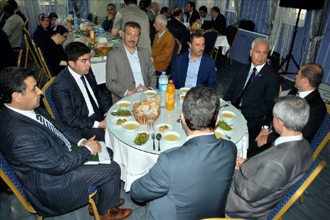 Eski yöneticilere vefa yemeği