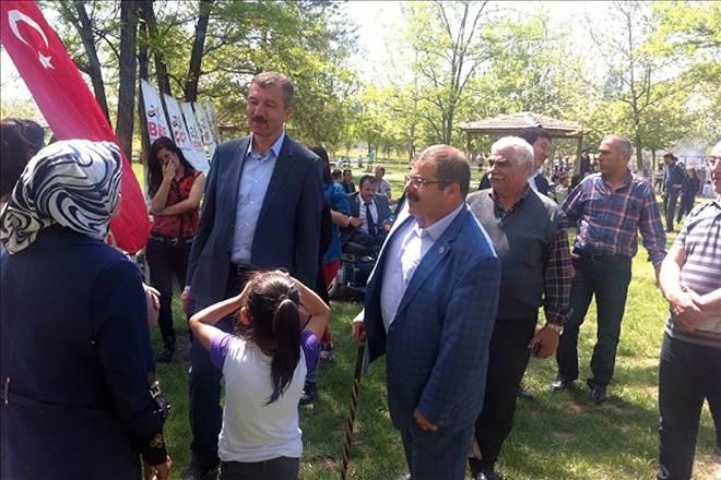 Yalnız bırakmadılar