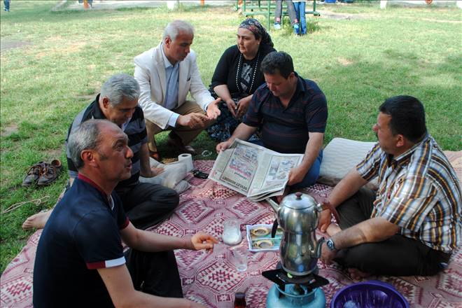 Akçay piknikçilere konuk oldu