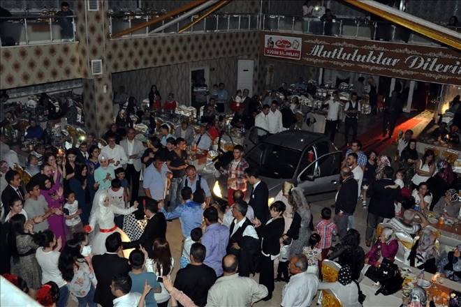 Düğünde elektrikler kesilince