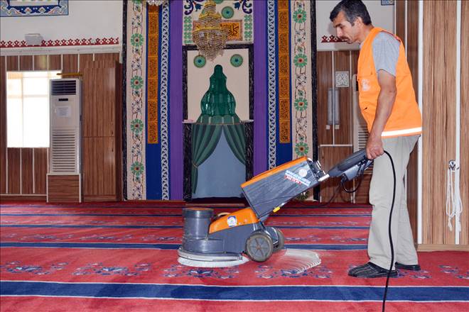Camilerde Ramazan temizliği başladı