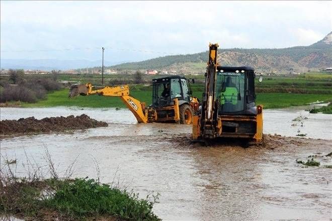 Şiddetli yağış sel baskınlarına neden oldu