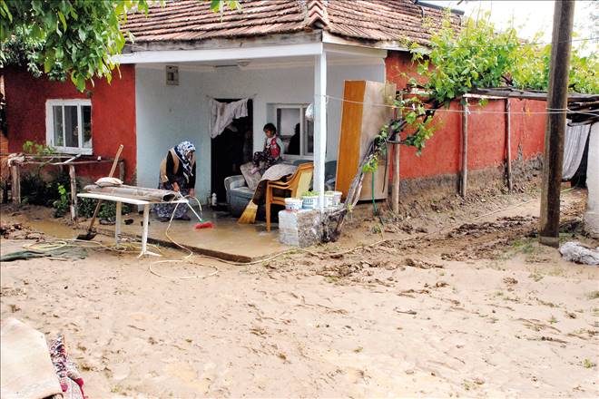 Sel mağdurları devletten yardım bekliyor