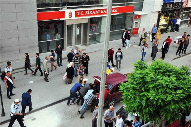 Caddede alev aldı