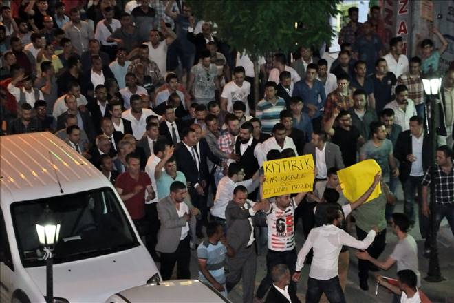 MHP?li gençler yürüyüş yaptı