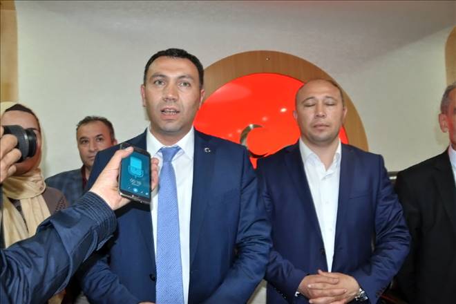 Buruk sevinç yaşıyoruz