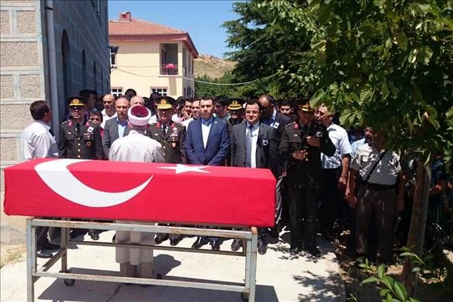 Yüzbaşı Şentürk´ün cenazesi defnedildi