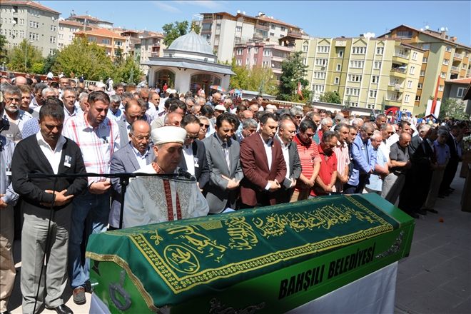 Şenses son yolculuğuna uğurlandı