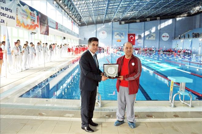 Kulaç atarak şampiyonluğa koştular