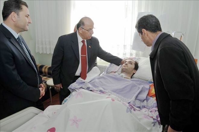 Yaralı polise ziyaret