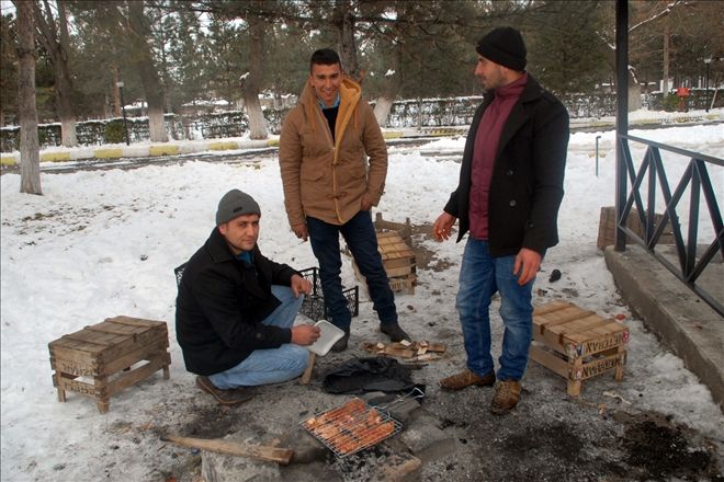 Kar üstünde mangal keyfi