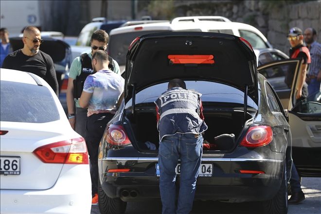 Önce çikolata sonra arama ve kimlik kontrolü