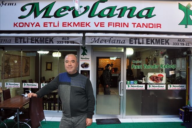 Konya´nın meşhur yemekleri Mevlana Etli Ekmek´te yenir