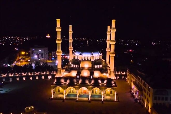 Mekke ufkundan kâinata doğan güneş