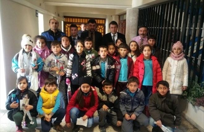 Minik öğrencilerden polise moral ziyareti