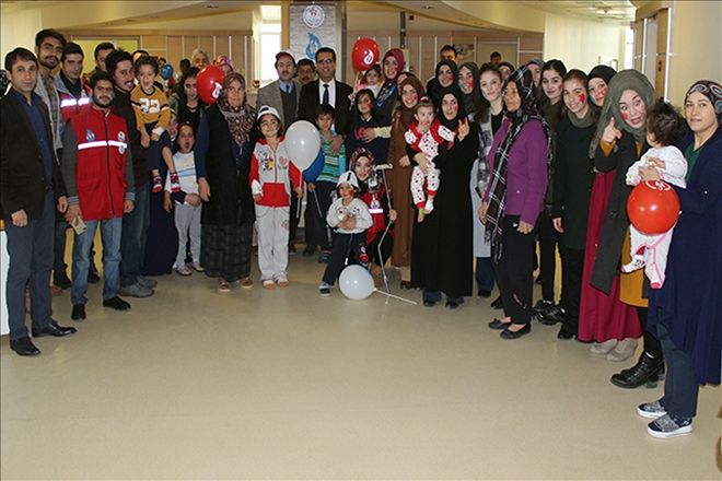 Güzel bir gülümseme bize avantaj sağlar