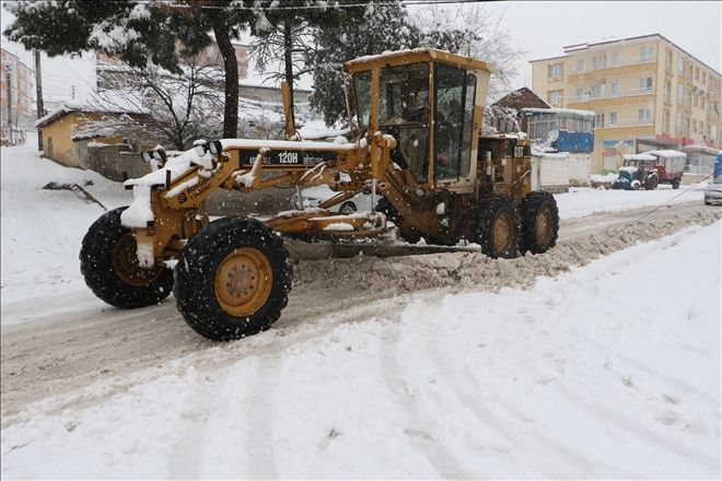 Belediye´nin kar mesaisi devam ediyor