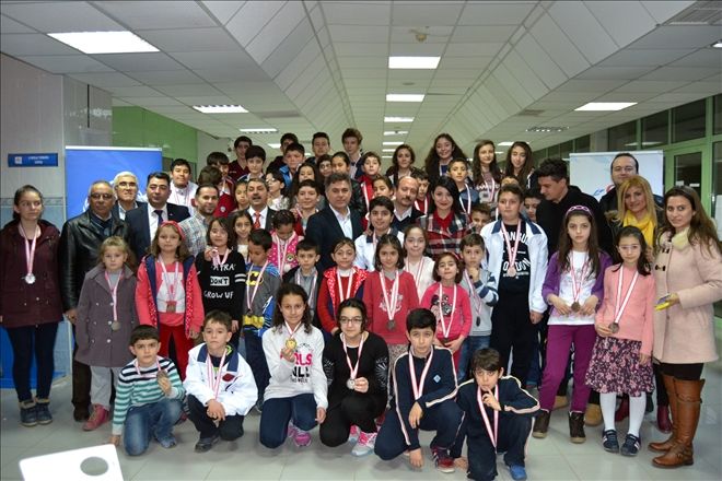 Satranç Ziyafeti Çektiler