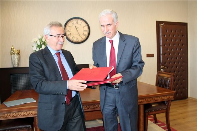 Üniversite ile İŞKUR Staj Eğitimi Protokolü imzaları 