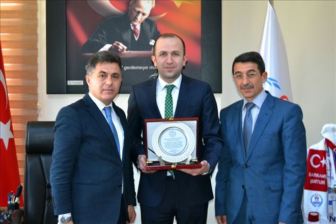 Yeni KYK İl Müdürüne plaket