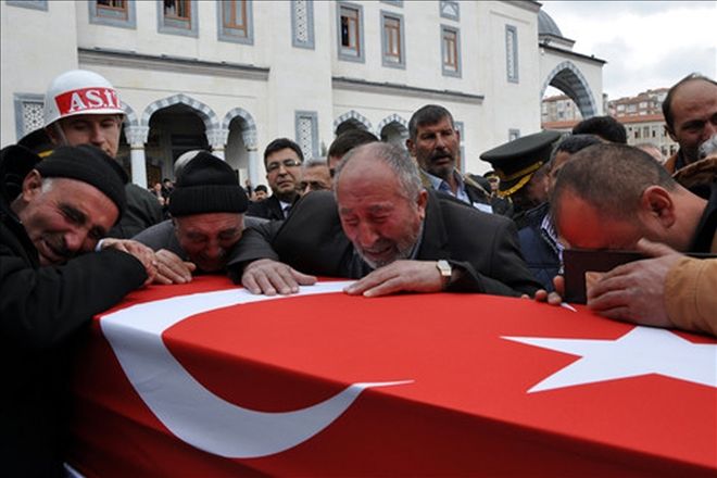 Bakanlar, şehit evini ziyaret etti