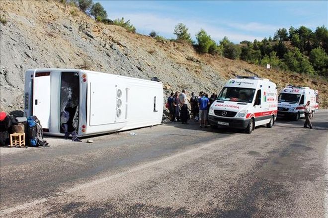 Kırıkkale´den Gaziantep´e giden midibüs devrildi