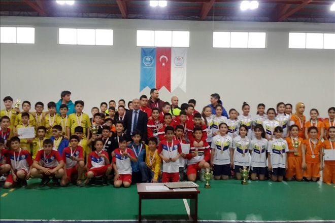Minik Hentbolcularımız geleceğe umut verdiler