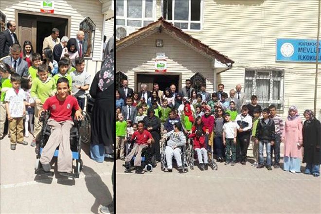 Üniversiteli öğrencilerden engelli gençlere anlamlı hediye