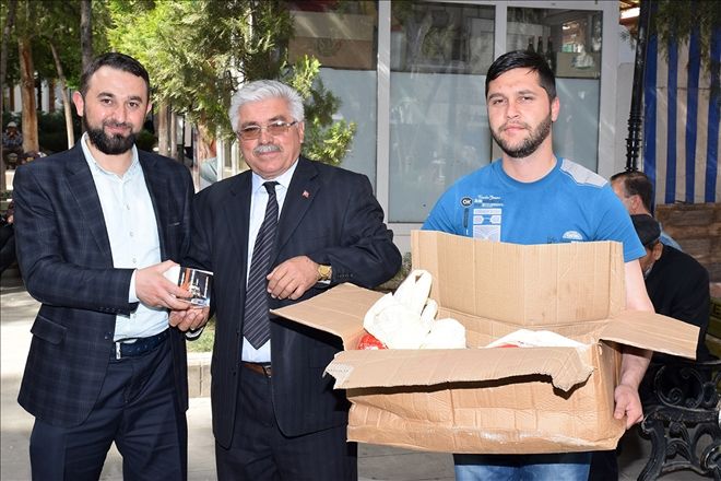 AK Parti İl Teşkilatı Halka Kandil Simidi İkram Etti