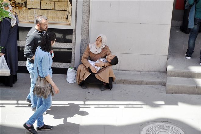 Savaştan kaçtı dilenci oldu