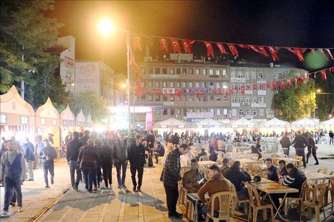 Nur Camiinde şerbet ikramı