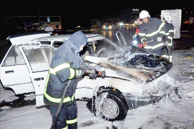 Seyir halindeki otomobil yandı