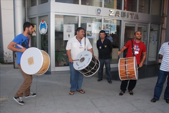 Ramazan davulcularına ritim ve mani eğitimi