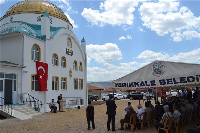 Dualarla ibadete açıldı