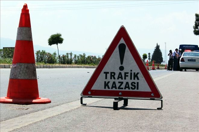 İki otomobil çarpıştı: 3 yaralı