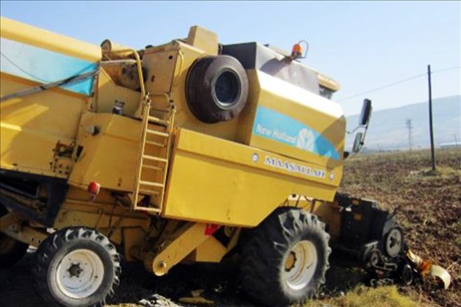 Otomobil biçerdöverle çarpıştı: 4 kişi yaralandı