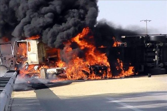 Kırıkkale´den Konya´ya arpa taşıyan TIR yandı